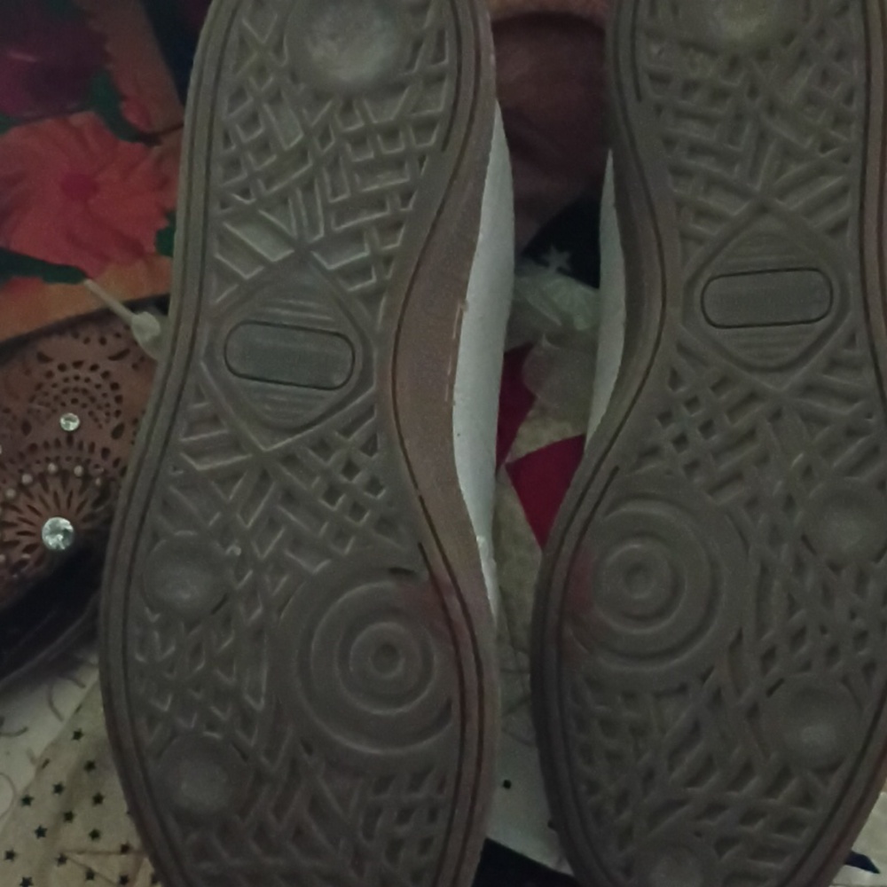 Women's Cream Lace-Trim Casual Sneakers - Picture 3 of 8